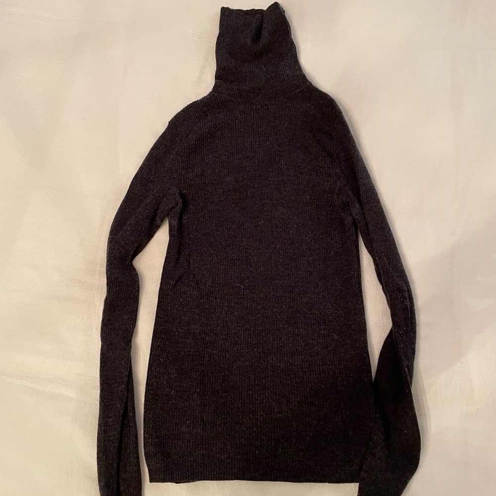 Uniqlo turtleneck sweater